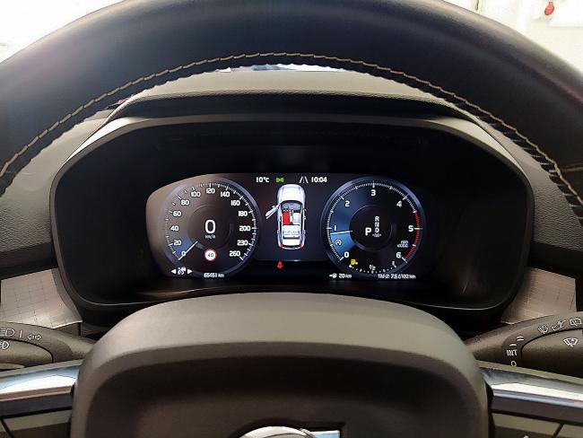 XC40 D3 MOMENTUM R DESING AUT