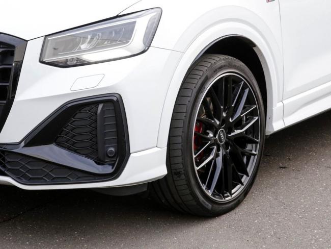 Q2 S line 35 TFSI S tronic