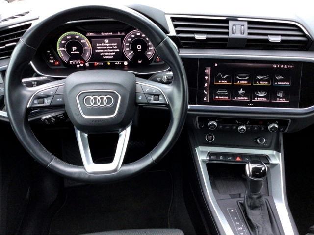 Q3 TFSI e S Line 45 TFSI e S tronic