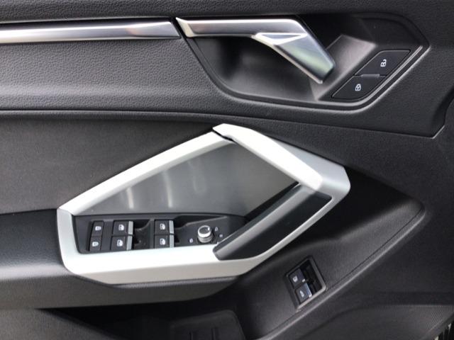 Q3 TFSI e S Line 45 TFSI e S tronic