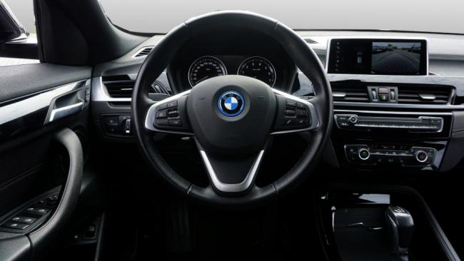 X2 xDrive25e 