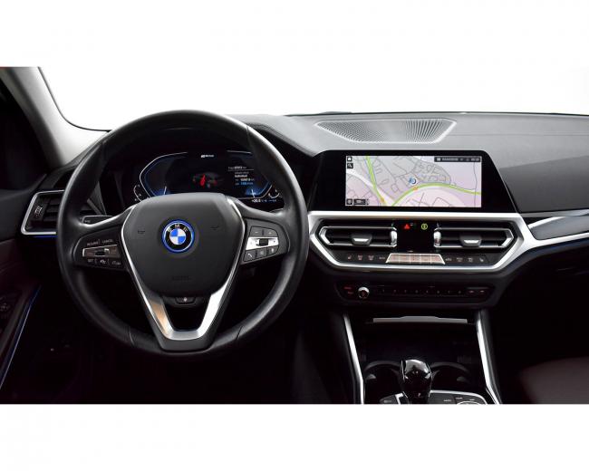 330e Touring xDrive 