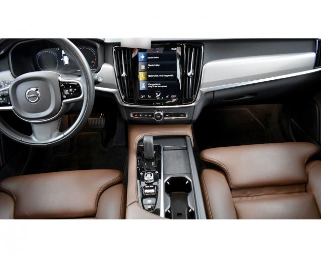 V90 B4 Momentum Pro