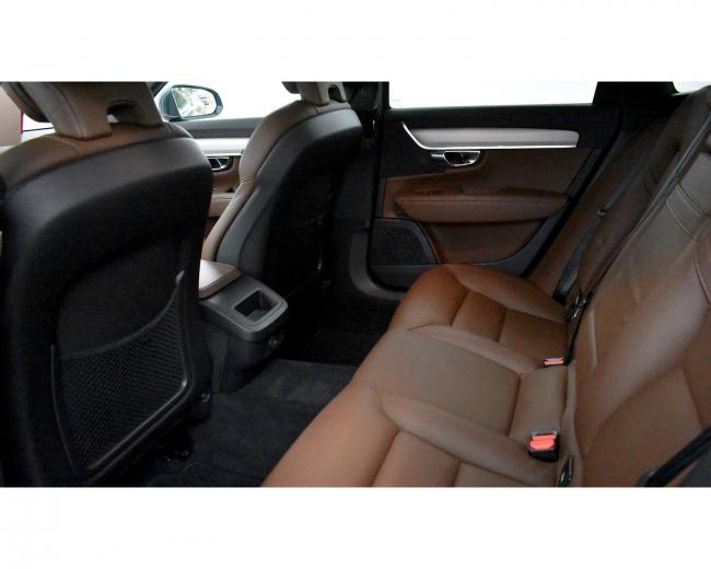V90 B4 Momentum Pro