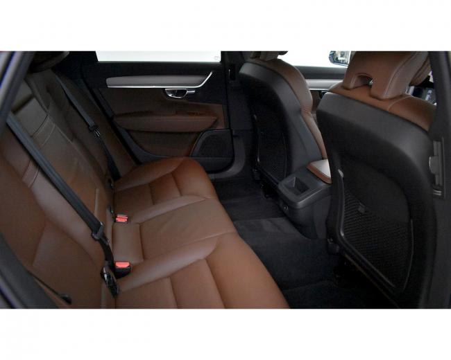 V90 B4 Momentum Pro