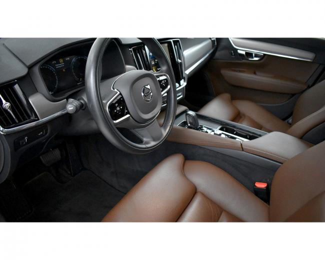 V90 B4 Momentum Pro