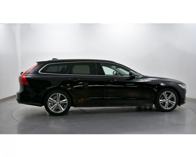 V90 D4 MOMENTUM Pro