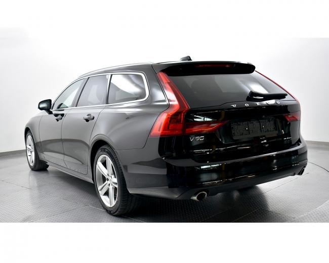 V90 D4 MOMENTUM Pro