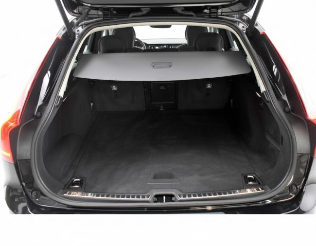 V90 D4 MOMENTUM Pro