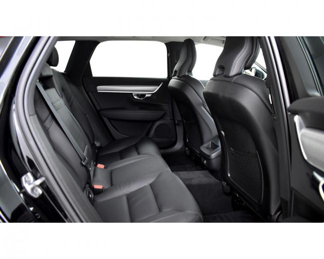 V90 D4 MOMENTUM Pro