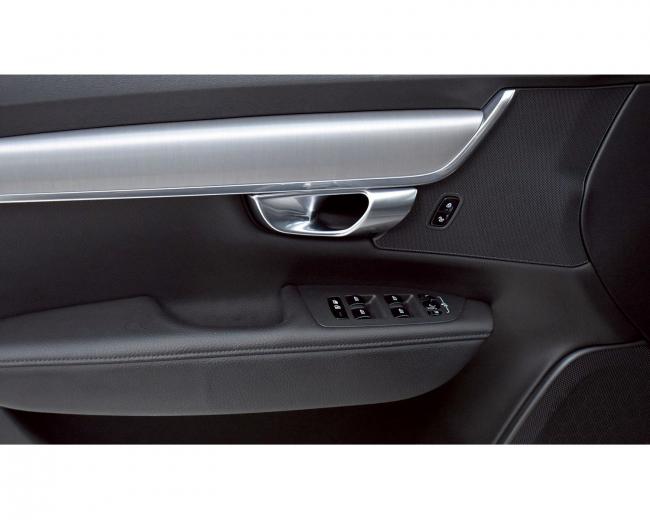 V90 D4 MOMENTUM Pro